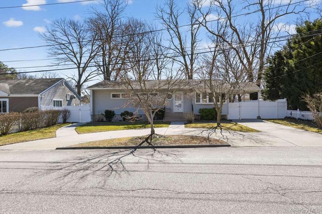 4 Jane Street, Selden, NY 11784