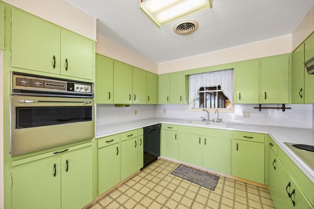 182 Lakeview 2 Road, El Campo, TX 77437