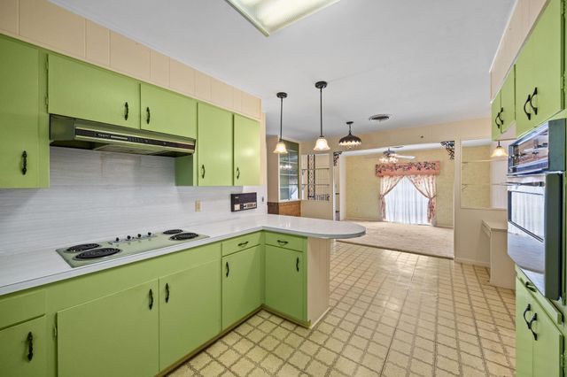 182 Lakeview 2 Road, El Campo, TX 77437