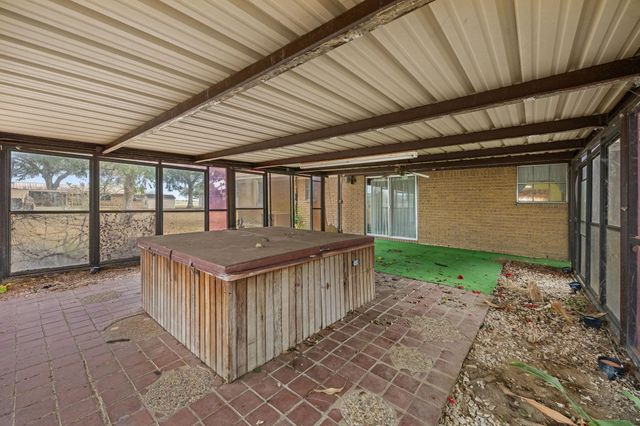 182 Lakeview 2 Road, El Campo, TX 77437