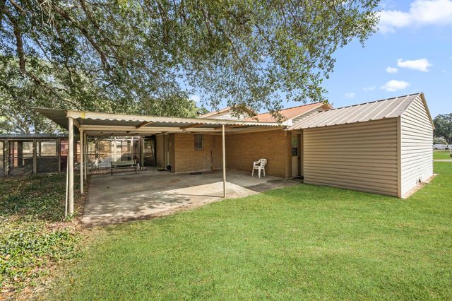 182 Lakeview 2 Road, El Campo, TX 77437