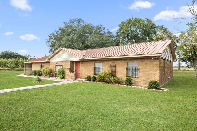 182 Lakeview 2 Road, El Campo, TX 77437