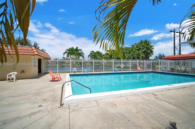 10015 NW 4th St 203, Pembroke Pines, FL 33024