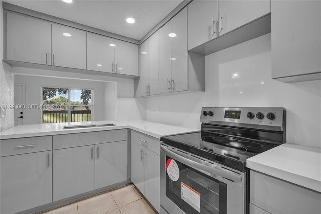 10015 NW 4th St 203, Pembroke Pines, FL 33024