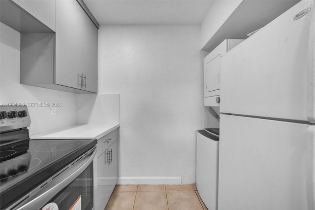 10015 NW 4th St 203, Pembroke Pines, FL 33024