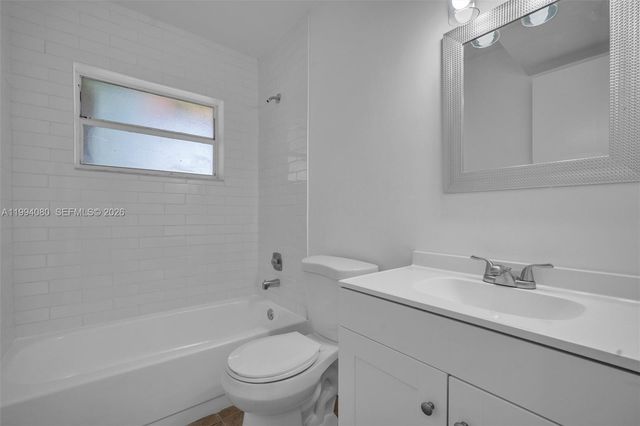 10015 NW 4th St 203, Pembroke Pines, FL 33024