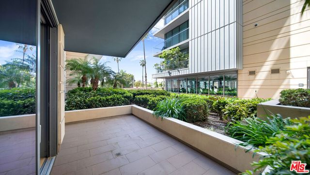 1755 Ocean Avenue 303, Santa Monica, CA 90401