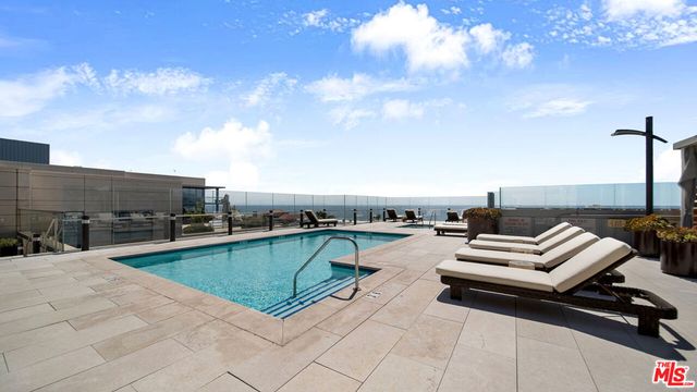 1755 Ocean Avenue 303, Santa Monica, CA 90401