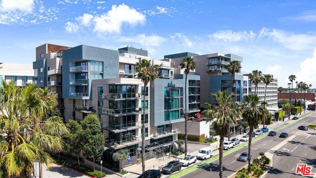 1755 Ocean Avenue 303, Santa Monica, CA 90401