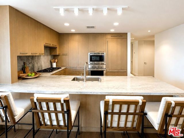 1755 Ocean Avenue 303, Santa Monica, CA 90401