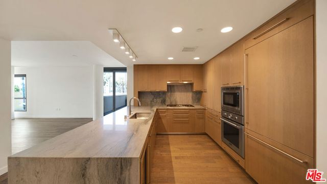 1755 Ocean Avenue 303, Santa Monica, CA 90401