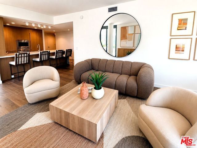 1755 Ocean Avenue 303, Santa Monica, CA 90401