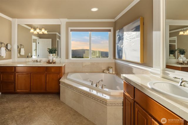 2449 NE Davis Loop, Issaquah, WA 98029