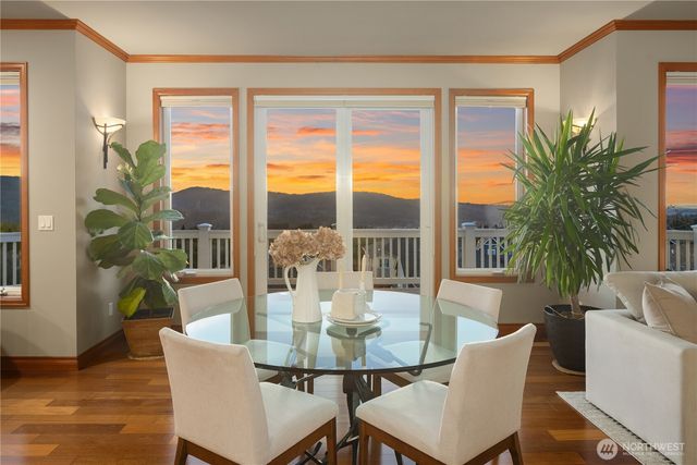 2449 NE Davis Loop, Issaquah, WA 98029