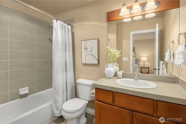 2449 NE Davis Loop, Issaquah, WA 98029