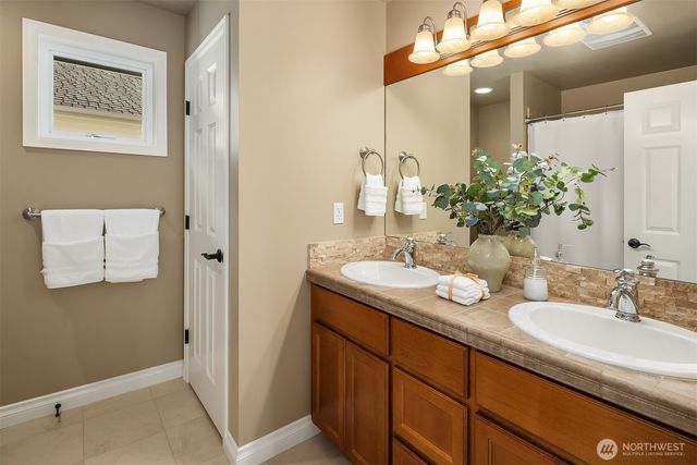 2449 NE Davis Loop, Issaquah, WA 98029