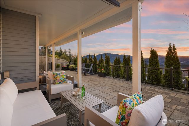 2449 NE Davis Loop, Issaquah, WA 98029