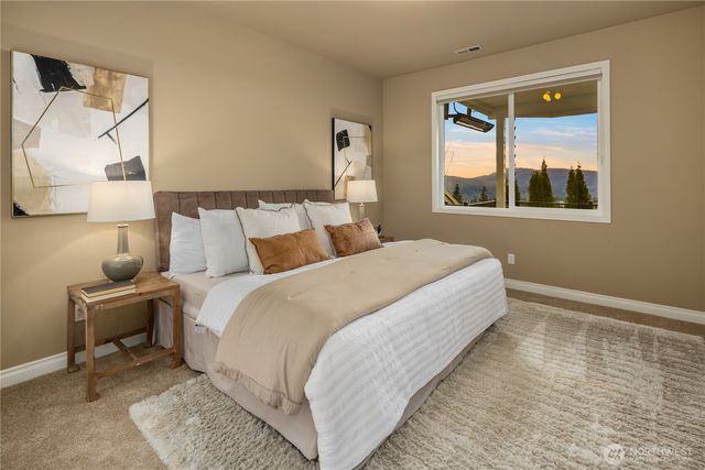 2449 NE Davis Loop, Issaquah, WA 98029