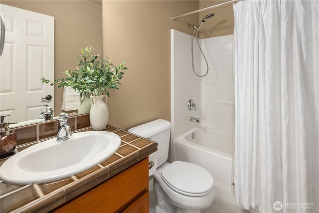 2449 NE Davis Loop, Issaquah, WA 98029