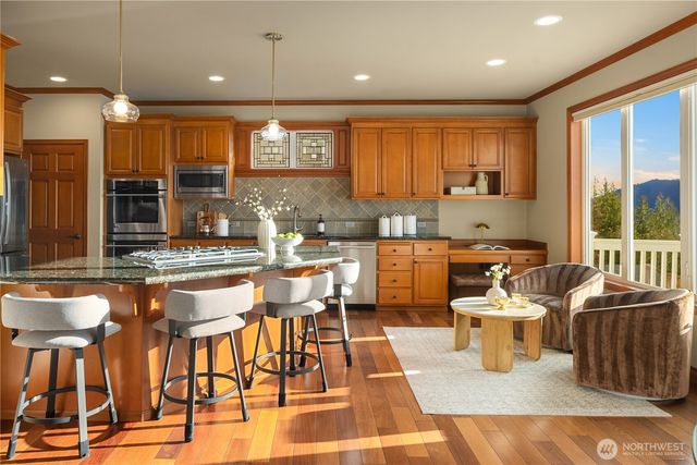 2449 NE Davis Loop, Issaquah, WA 98029