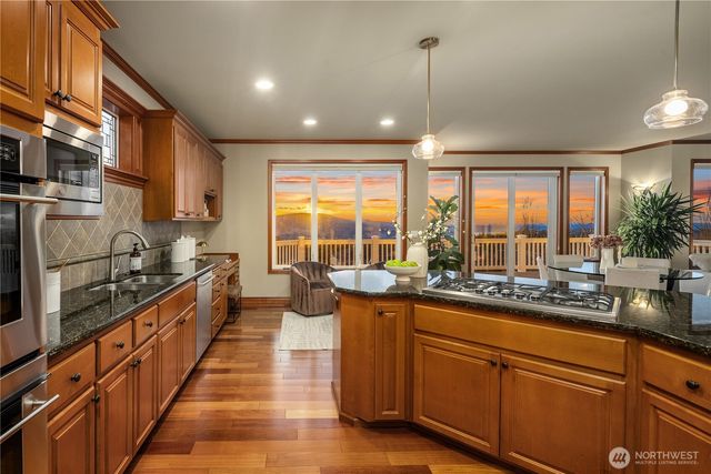 2449 NE Davis Loop, Issaquah, WA 98029