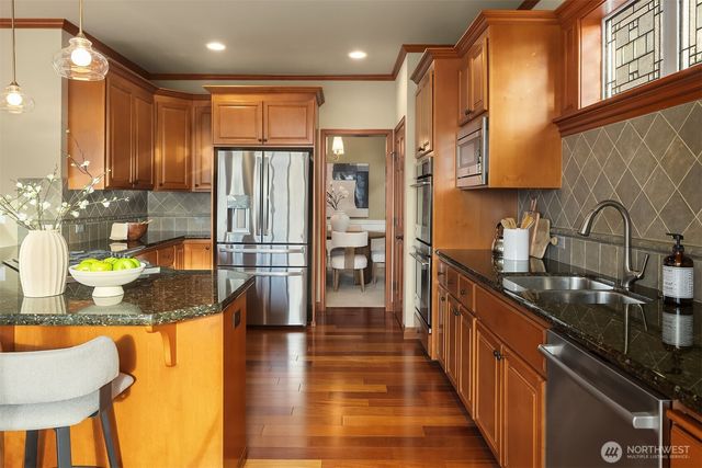 2449 NE Davis Loop, Issaquah, WA 98029