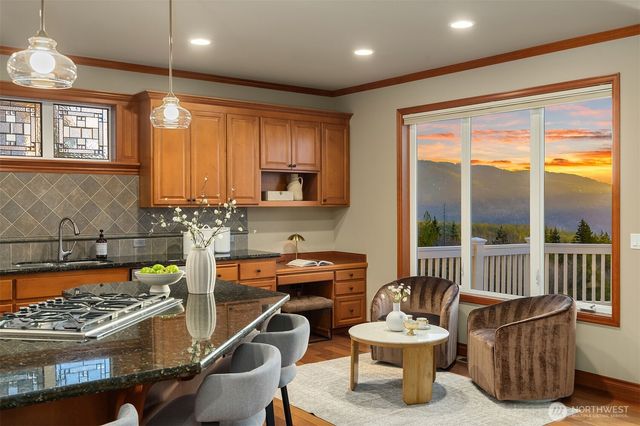 2449 NE Davis Loop, Issaquah, WA 98029