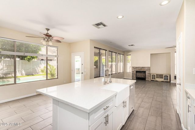 6804 W Lone Cactus Drive, Glendale, AZ 85308