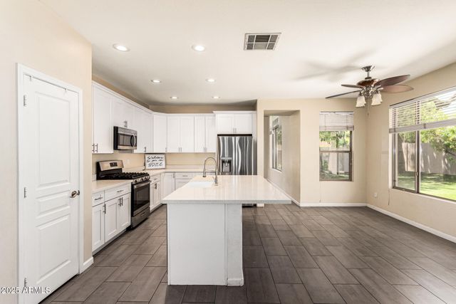 6804 W Lone Cactus Drive, Glendale, AZ 85308