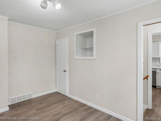 11070 Hillcrest Street, Livonia, MI 48150