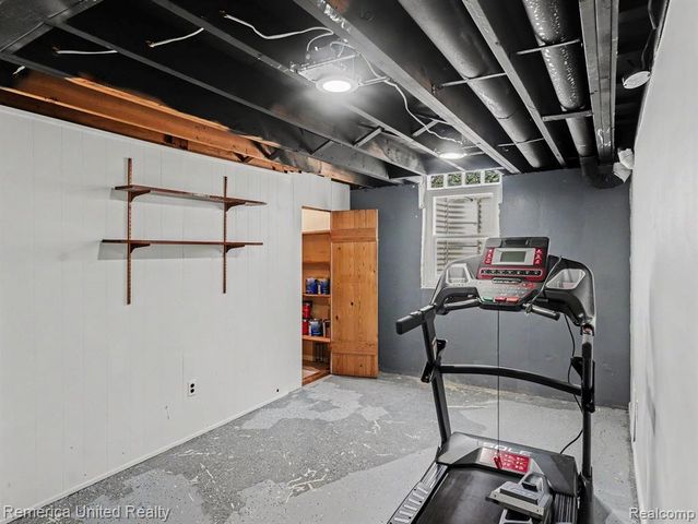 11070 Hillcrest Street, Livonia, MI 48150