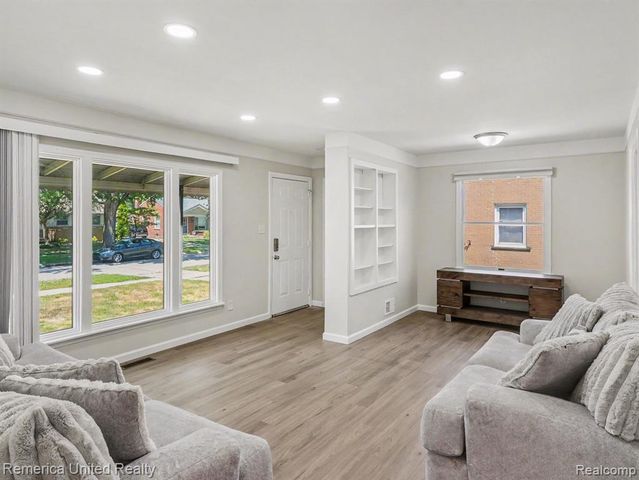 11070 Hillcrest Street, Livonia, MI 48150