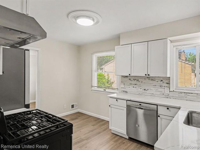 11070 Hillcrest Street, Livonia, MI 48150