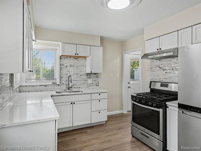 11070 Hillcrest Street, Livonia, MI 48150