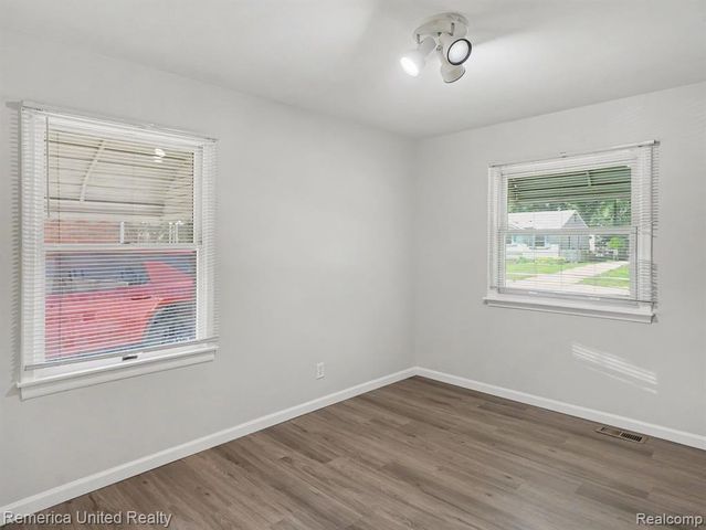 11070 Hillcrest Street, Livonia, MI 48150