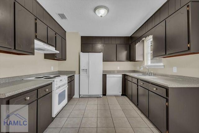 121 Deerwood Court, Hinesville, GA 31313