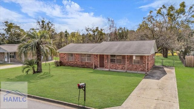 121 Deerwood Court, Hinesville, GA 31313