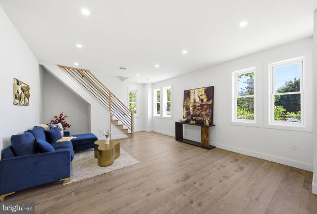 3 TYNE S, Kendall Park, NJ 08824