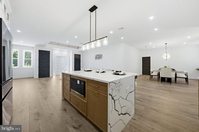 3 TYNE S, Kendall Park, NJ 08824