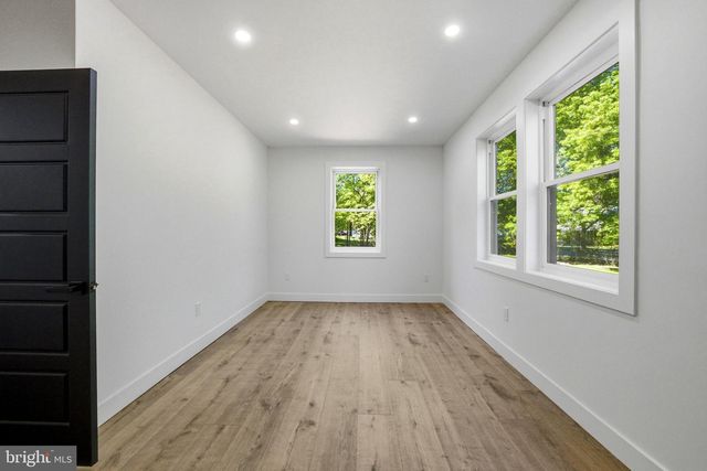 3 TYNE S, Kendall Park, NJ 08824