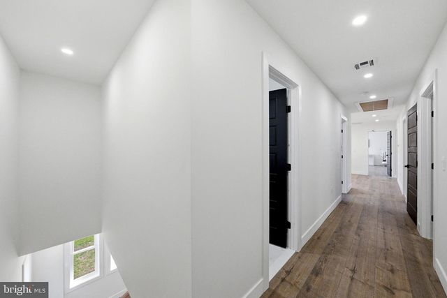 3 TYNE S, Kendall Park, NJ 08824
