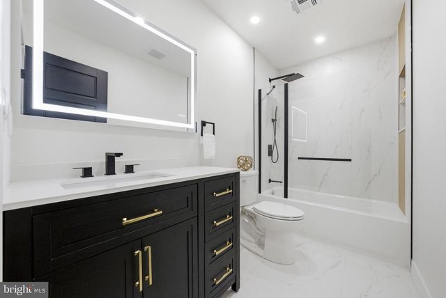 3 TYNE S, Kendall Park, NJ 08824