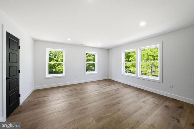 3 TYNE S, Kendall Park, NJ 08824