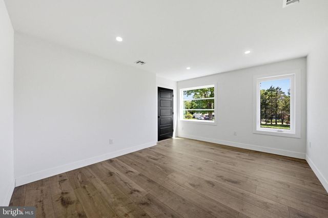 3 TYNE S, Kendall Park, NJ 08824