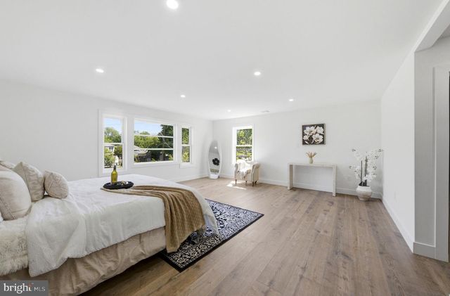 3 TYNE S, Kendall Park, NJ 08824