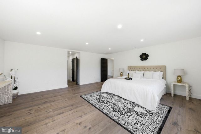 3 TYNE S, Kendall Park, NJ 08824