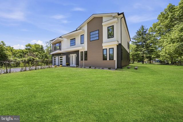 3 TYNE S, Kendall Park, NJ 08824