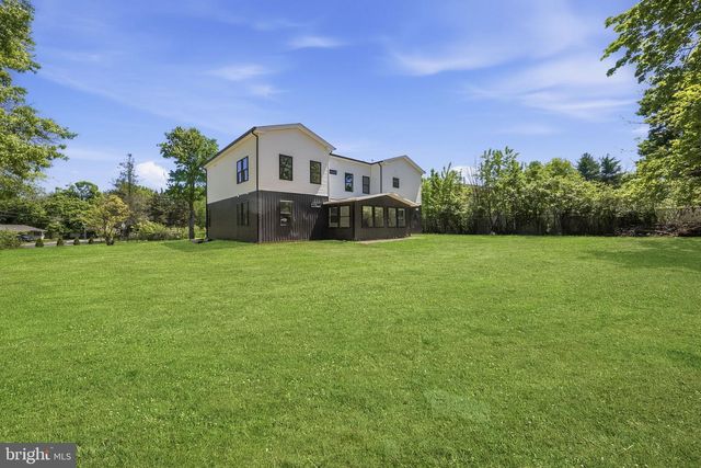 3 TYNE S, Kendall Park, NJ 08824