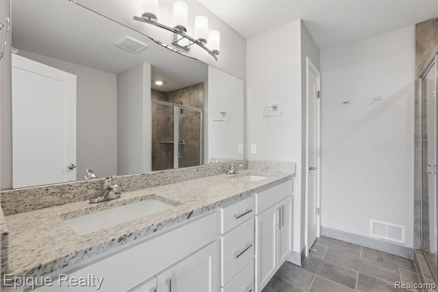 25565 Grandview Lane 33, Novi, MI 48375