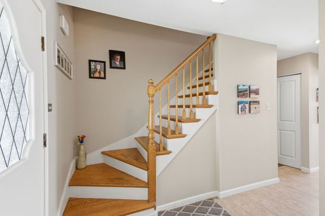 19W107 Avenue Normandy N, Oak Brook, IL 60523